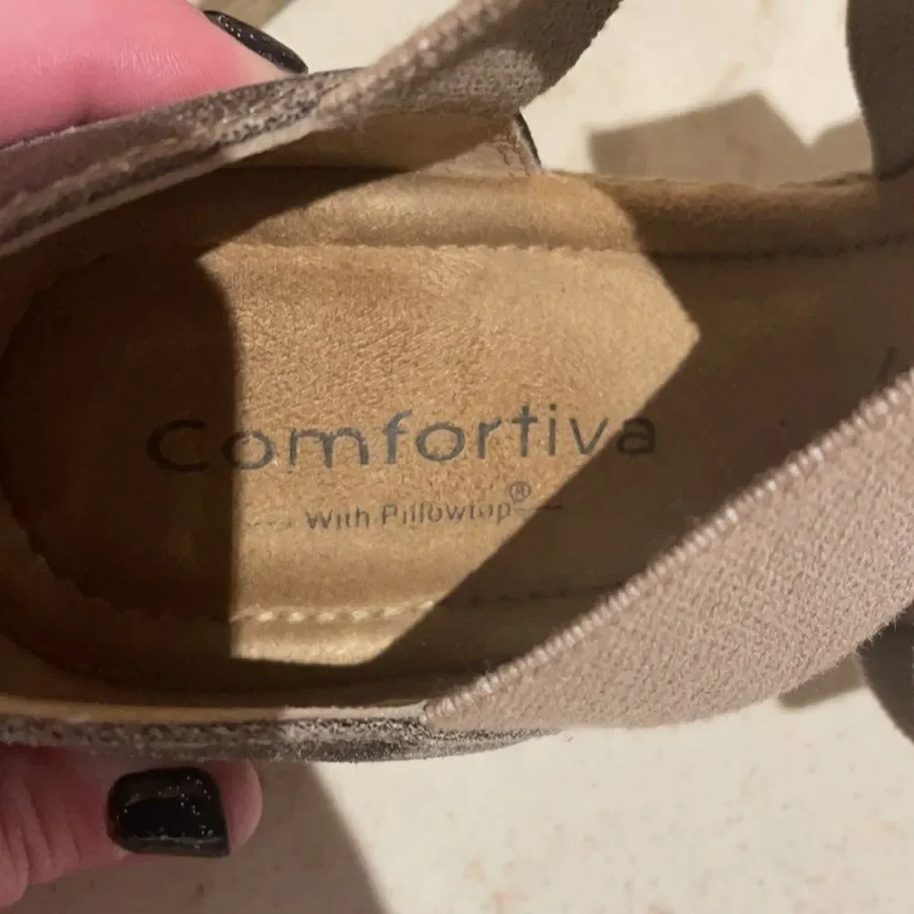 Comfortiva with Pillowtop espadrille strapped sandals SZ 8